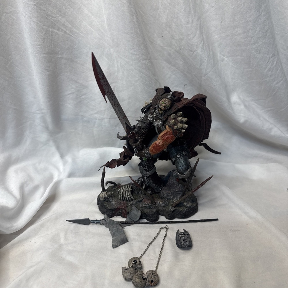 Medieval Spawn 2 Series 17 McFarlane Toys 2000 Loose Complete with Base, Access.